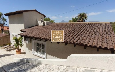 Villa exclusive, offrant privacité et cadre naturel.